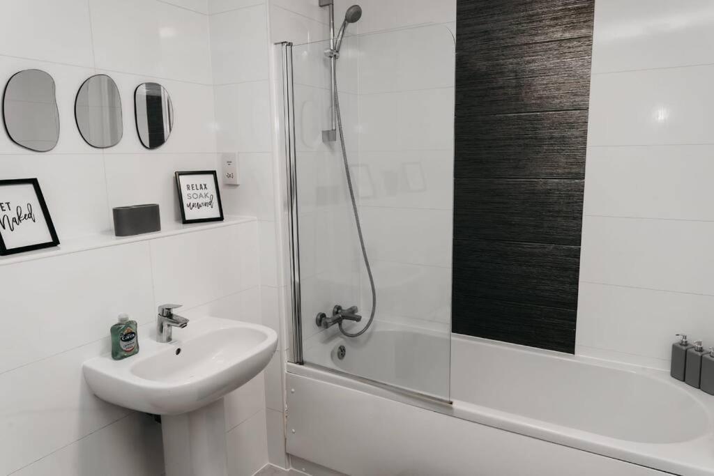 Stunning Modern Heart Of The City Apartment Sheffield Esterno foto