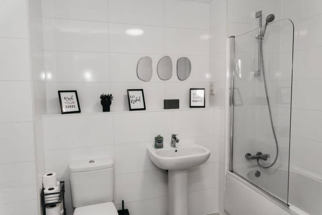 Stunning Modern Heart Of The City Apartment Sheffield Esterno foto